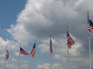 Archivo - Imagen de archivo de banderas de EEUU.