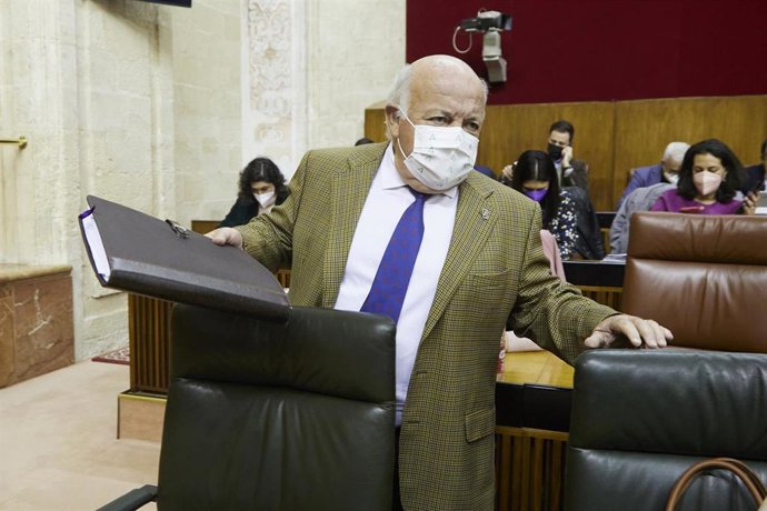 El consejero de Sanidad, Jesús Aguirre, durante la Sesión Plenaria Ordinaria en el Parlamento de Andalucía en una imagen de archivo 