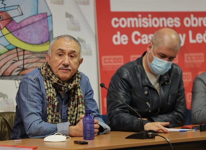 El secretario general de UGT, Pepe Álvarez (i), y el secretario general del sindicato CCOO, Unai Sordo, foto de recurso