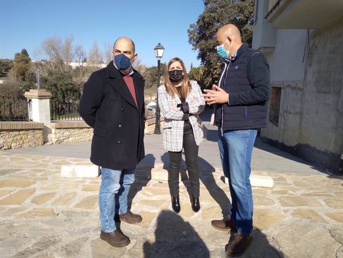 La presidenta de la Diputación de Cádiz, Irene García, y el alcalde de Setenil de las Bodegas, Rafael Vargas.
