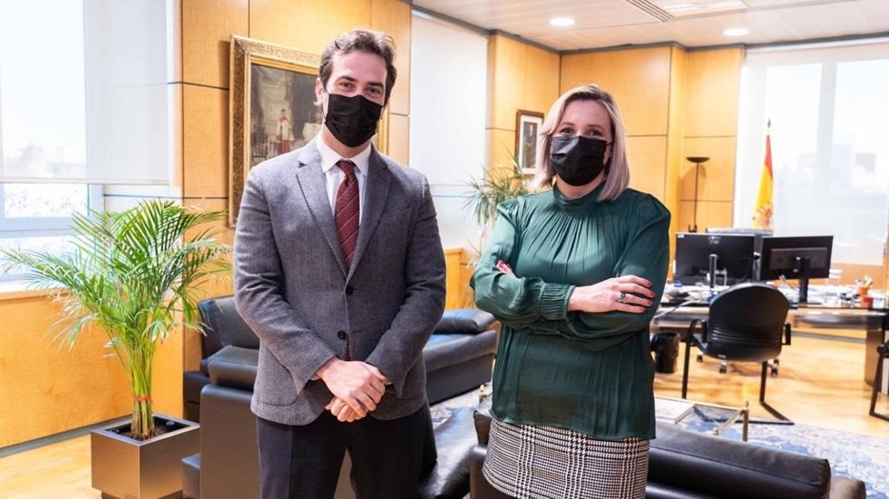 La presidenta de Asufin, Patricia Suárez, y el secretario general del Tesoro y Financiación Internacional, Carlos Cuerpo.
