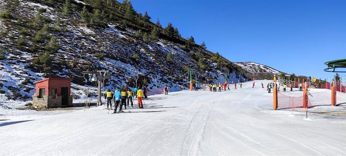 Más de 1.800 escolares de ESO participan en la campaña de esquí en Valdezcaray