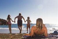 El mercado turístico británico cancela sus vacaciones de febrero en España por las normas de vacunación de los menores