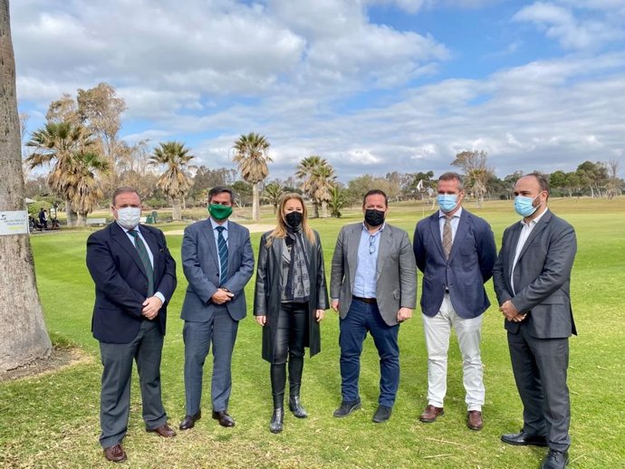 Elportavoz de Turismo del PP en el Congreso, Agustín Almodóbar, y los diputados nacionales por el PP de Málaga Carolina España y Mario Cortés, en Málaga