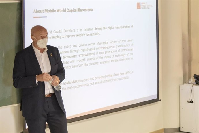 El consejero delegado de Mobile World Capital Barcelona (MWCB), Carlos Grau, durante su clase magistral.