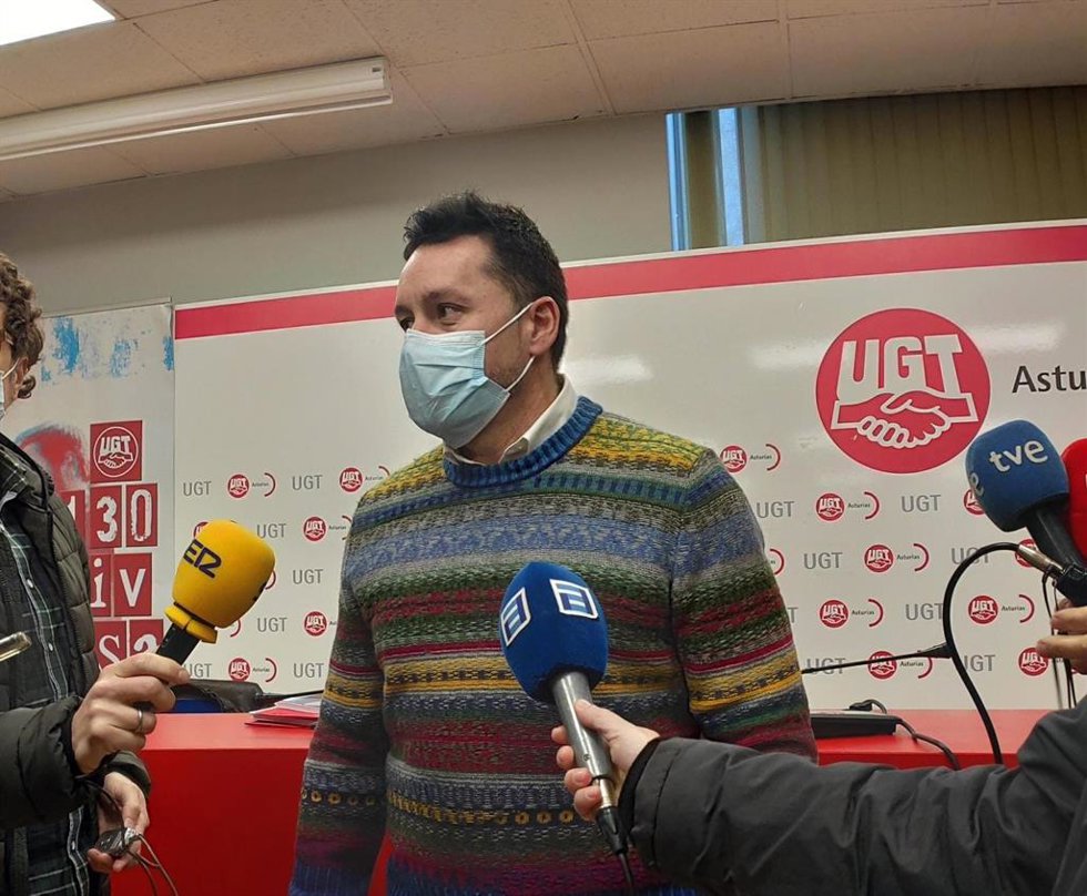 Archivo - El secretario general de UGT Asturias, Javier Fernández Lanero.