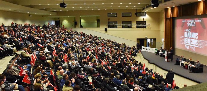 CCOO y UGT reúnen en Sevilla a un millar de delegados para abordar la trascendencia de la reforma laboral para Andalucía