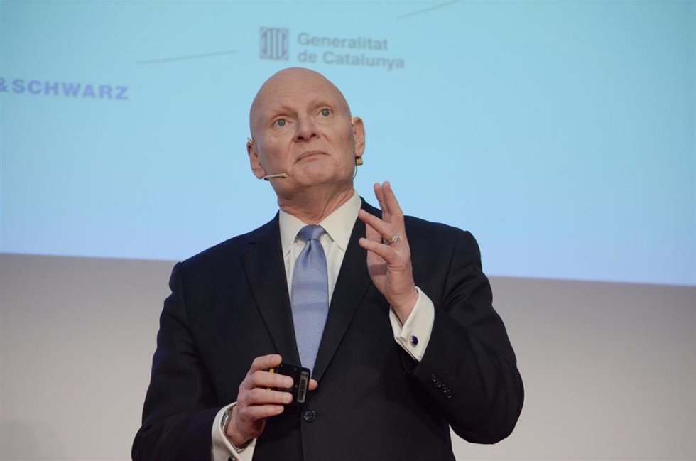 El CEO de la GSMA, John Hoffman, comparece para informar sobre las últimas novedades del Mobile World Congress 2022, en la Gran Via Fira de Barcelona, a 10 de febrero de 2022, en Barcelona, Catalunya (España).