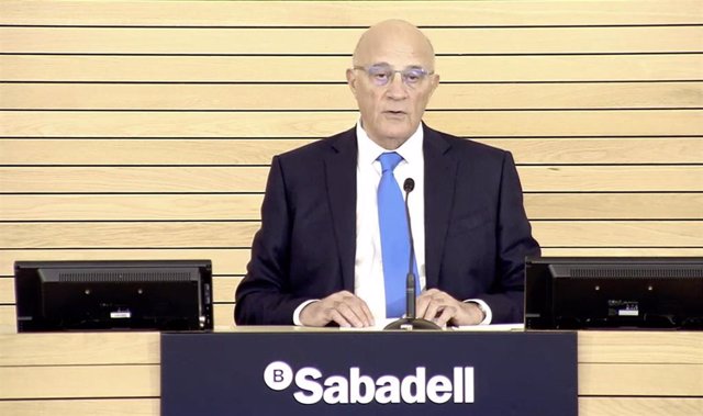 Archivo - Josep Oliu en la Junta General de Accionistes del Banco Sabadell en Alicante el 26/3/20, celebrada telemáticamente por el coronavirus
