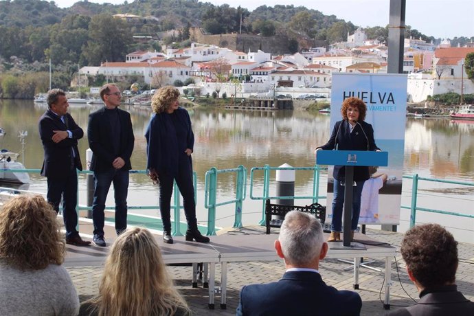 La presidenta de la Diputación de Huelva, María Eugenia Limón, ha respaldado en Sanlúcar de Guadiana la presentación de la Huelva Film Commission.