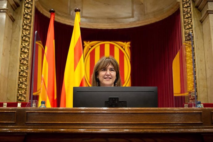 La presidenta del Parlament, laura Borrs, en el pleno de la Cámara catalana. ARCHIVO.