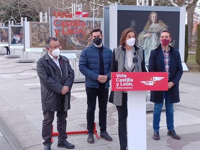 La ministra Reyes Maroto junto al Secretario General del PSOE, Antidio Fagúndez, y el Alcalde Luciano Huerga.