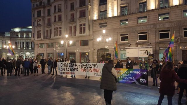 Concentración en Oviedo contra las concentraciones homófobas
