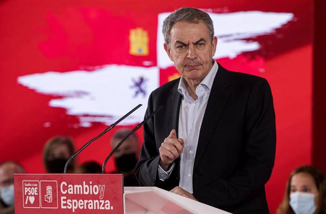 El expresidente del Gobierno José Luis Rodríguez Zapatero participa en un acto de campaña en Burgos.