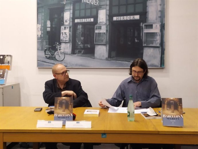 El periodista y escritor barcelonés Xavi Casinos ha presentado este jueves  su nuevo libro 'Barcelona secreta. Volum III (Viena Edicions'.