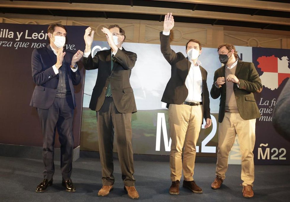 De izquierda a derecha: Suárez-Quiñones, Mariano Rajoy, Fernández Mañueco y Javier Santiago.
