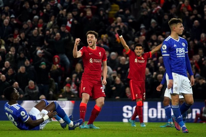10 February 2022, United Kingdom, Liverpool: Liverpool's Diogo Jota (2nd L) celebrates scoring his side's second goal during the English Premier League soccer match between Liverpool and Leicester City at Anfield. Photo: Peter Byrne/PA Wire/dpa