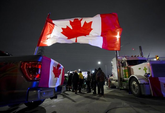 10 February 2022, Canada, Windsor: Truckers and their supporters block the access leading from the Ambassador Bridge, linking Detroit and Windsor, as they continue to protest against the COVID-19 vaccine mandates and restrictions in Windsor. Photo: Nath