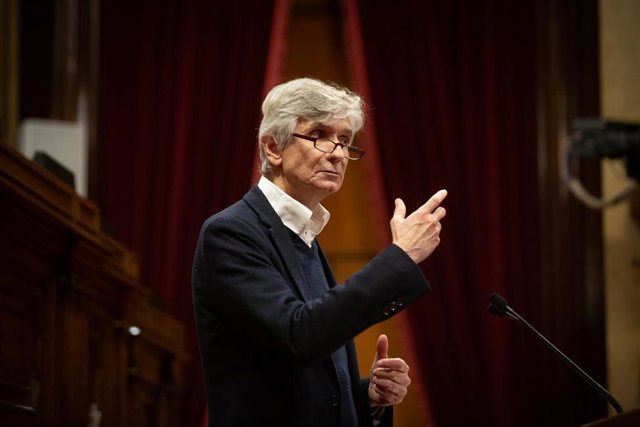 Archivo - El conseller de Salud de la Generalitat, Josep Maria Argimón, interviene durante una sesión plenaria en el Parlament de Catalunya, a 30 de noviembre de 2021, en Barcelona, Catalunya (España). 