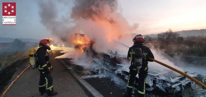 Incendio de un camión en la AP-7