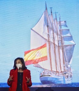 La ministra de Defensa, Margarita Robles, preside el acto de presentación del XCIV Crucero de Instrucción 'Juan Sebastián Elcano', en el Museo Naval, a 8 de febrero de 2022, en Madrid.
