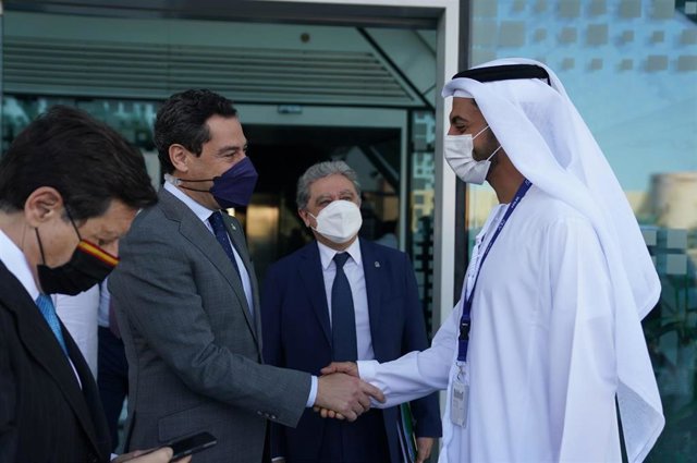 El presidente de la Junta de Andalucía, Juanma Moreno, este viernes en Abu Dabi, donde ha mantenido una reunión con representantes del grupo de inversión emiratí ADQ