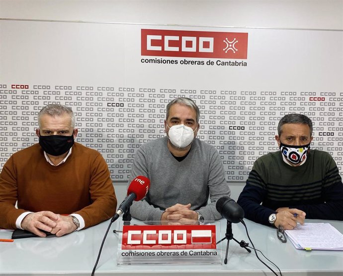 Representantes de CC.OO en una rueda de prensa sobre "irregularidades" laborales en Cantur