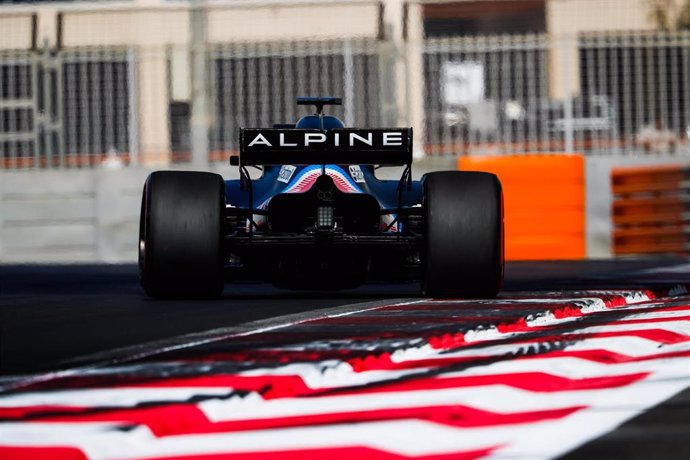 Archivo - El piloto francés de Fórmula 1 (Alpine) Esteban Ocon durante los test de diciembre de 2021 en Yas Marina, Abu Dhabi.