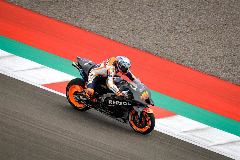El piloto español de MotoGP Pol Espargaró (Repsol Honda Team) en los test oficiales de Indonesia, en el Pertamina Mandalika Circuit