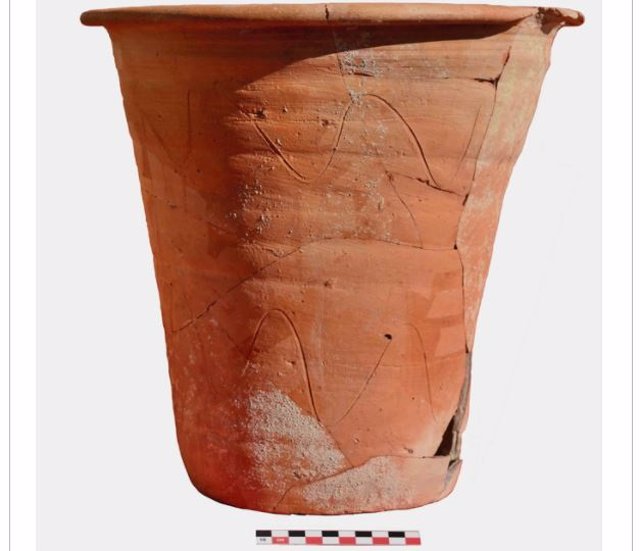 Orinal del siglo V d.C. Procedente de la villa romana de Gerace, Sicilia (Italia). Escala: 10 cm.