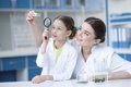 Claves para fomentar la vocación y el interés de las niñas por la ciencia