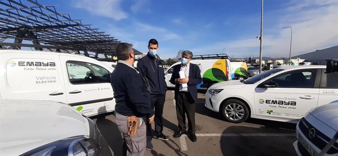 Emaya presenta 24 nuevos vehículos eléctricos para su flota.