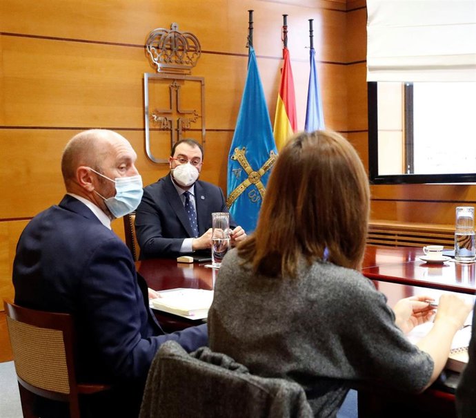 El presidente del Principado de Asturias, Adrián Barbón, preside la reunión del Consejo de Gobierno.