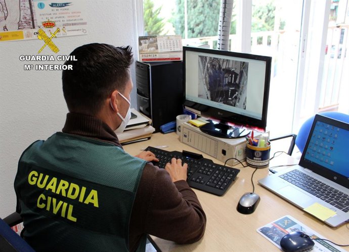 Investigan a cuatro personas de empresa de telecomunicaciones por la retransmisión de fútbol sin autorización.