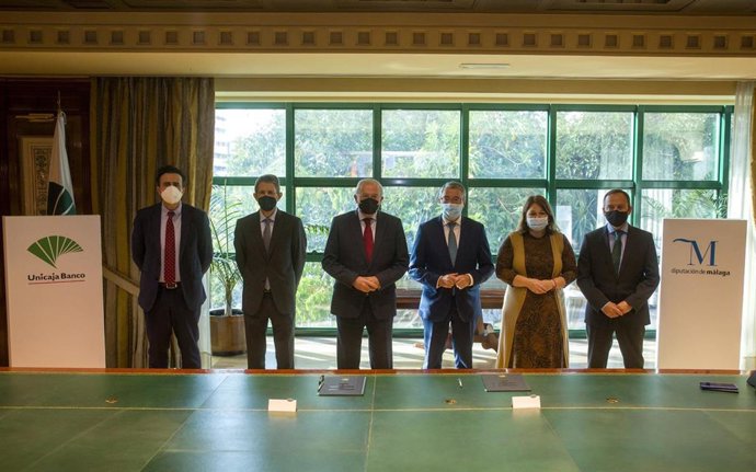 Un acuerdo de Diputación de Málaga y Unicaja Banco permitirá instalar cajeros automáticos en nueve pequeños municipios