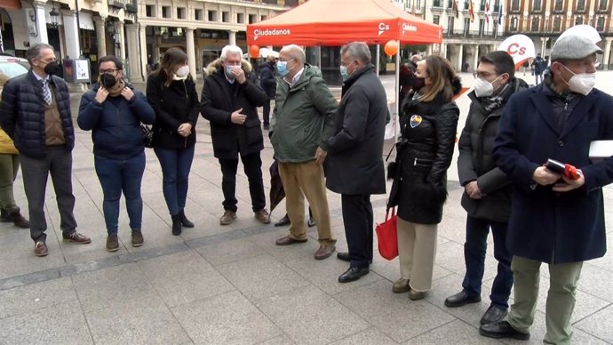 Francisco Igea, con miembros de la candidatura de la provincia de Burgos