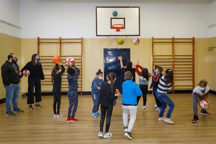 Hasta 600 escolares en riesgo de exclusión practican deporte con el proyecto 3Pies