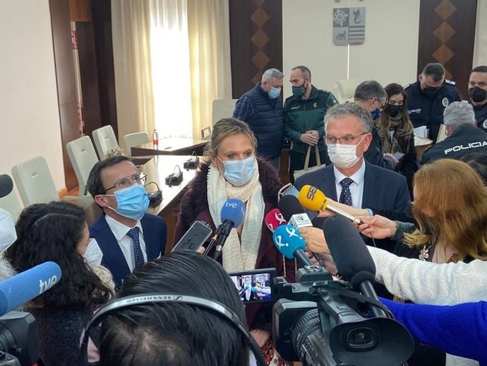 Yolanda García Seco, flanqueada por Miguel Ángel Gallardo y José Luis Quintana, tras la Junta Regional de Seguridad.