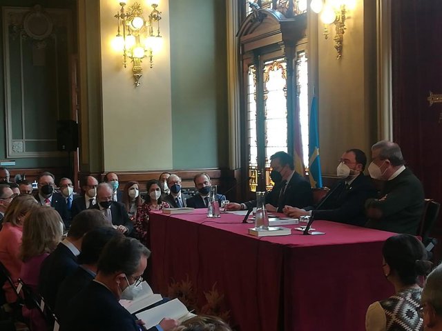 Presentación en la Junta General del Principado del libro 'Asturias: 40 años'