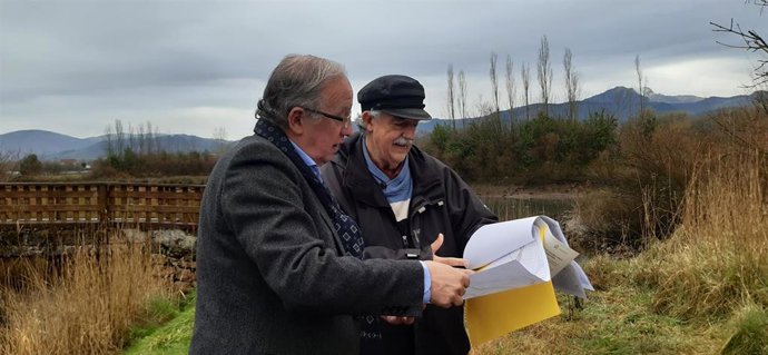 El subdelegado del Gobierno en Gipuzkoa, Guillermo Echenique, y el concejal de Hondarribia Iosu Álvarez
