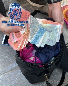 Dinero y joyas recuperadas