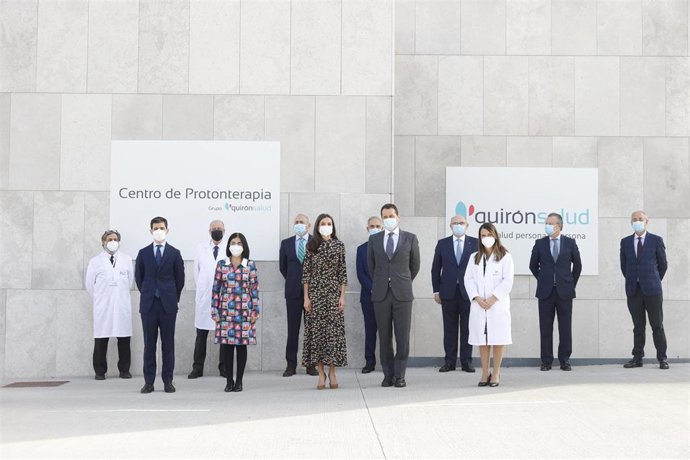La reina Letizia visita el Centro de Protonterapia Quirónsalud