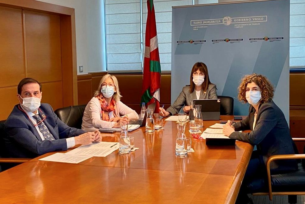 Idoia Mendia preside reunión del Consejo Vasco de Inspección Laboral