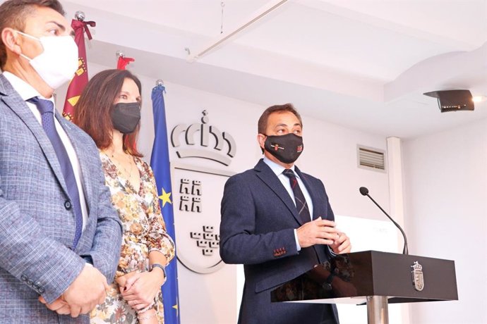 El consejero de Transparencia, Seguridad y Emergencias, Antonio Sánchez Lorente, en la presentación de la memoria de actividades 2021 del '1-1-2' Región de Murcia