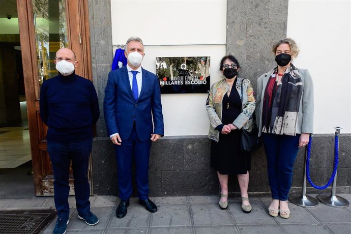 La Fundación La Caja de Canarias rinde tributo a la figura de Manolo Millares y a la labor de Elvireta Escobio