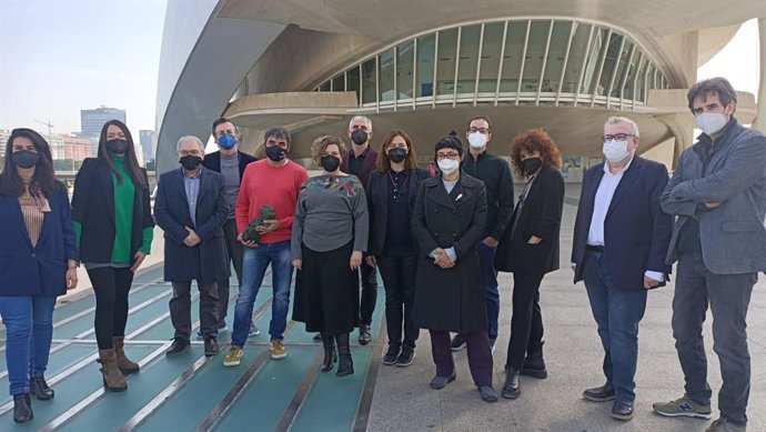 Algunos de los candidatos valencianos a los Goya 2022 junto a la secretaria autonómica de Cultura, Raquel Tamarit, y el director general del Institut Valenci de Cultura, Abel Guarinos.
