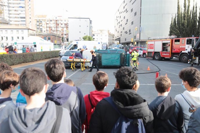 La Junta celebra el Día del 112 con la visita de los escolares y una entrega de premios.
