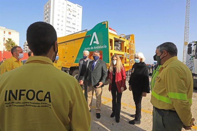 El viceconsejero de la Presidencia, Administración Pública e Interior de la Junta, Antonio Sanz, en Cádiz durante el Día Europeo del 112.