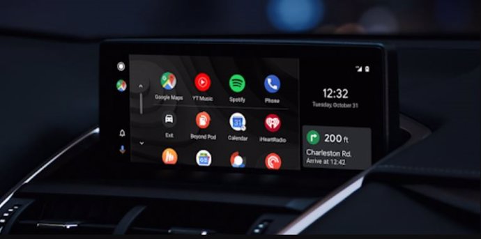 Panel de control de un coche con Android Auto