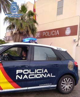 Archivo - Coche de la Policía Nacional en Melilla